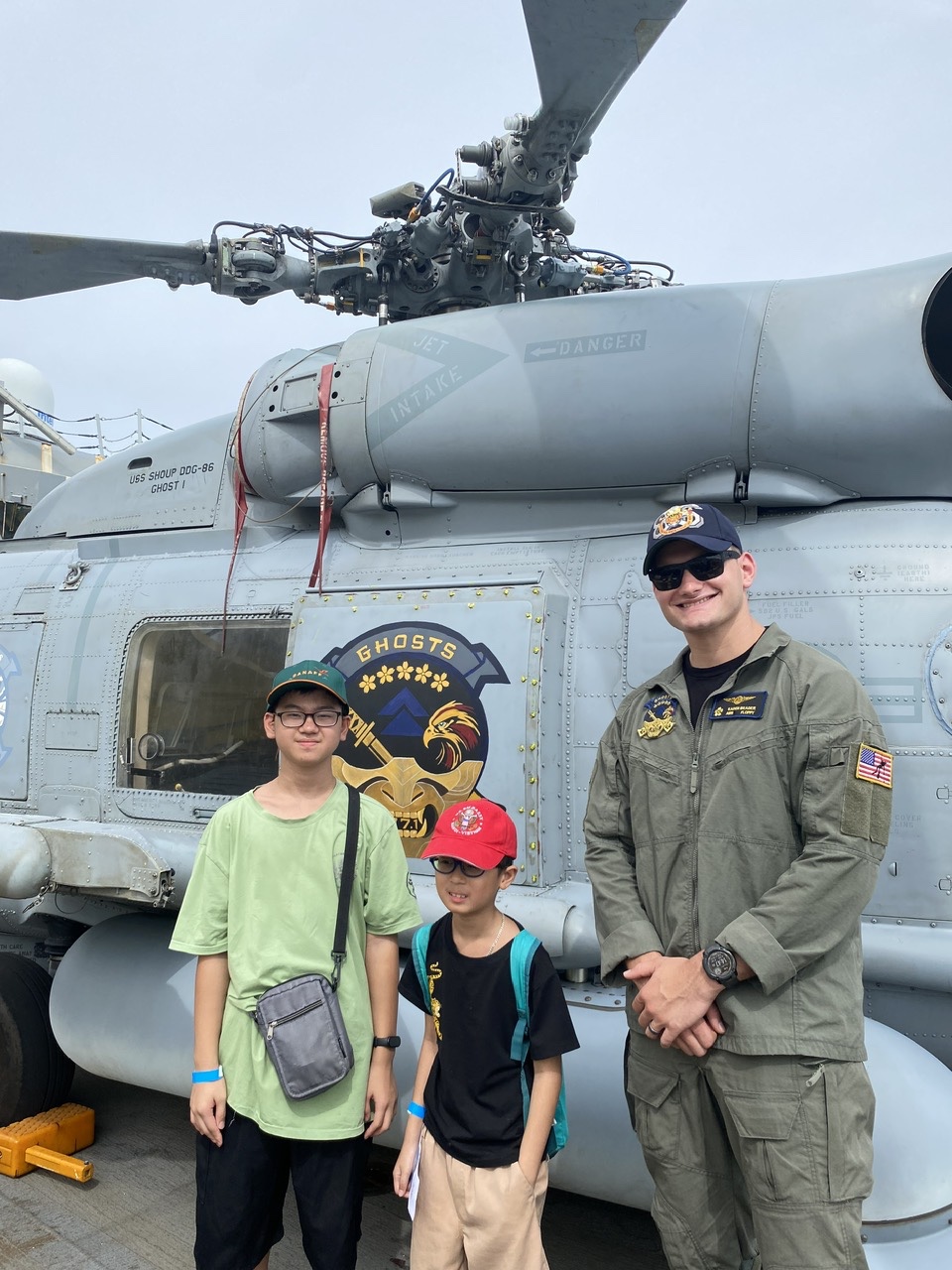 Phúc Khánh giao lưu với Phi công US Navy tại trực thăng GHOSTS